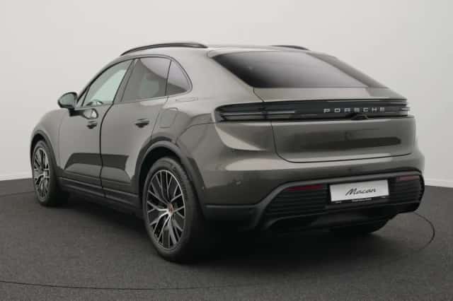 Porsche Macan (2026) thumbnail 3
