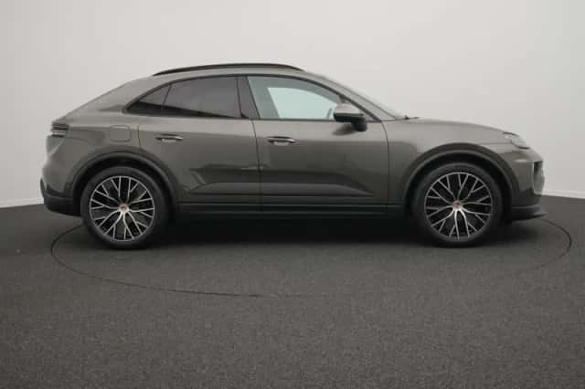 Porsche Macan (2026) thumbnail 6