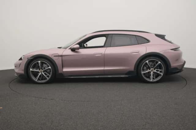 Porsche Taycan (2022) thumbnail 2
