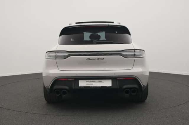 Porsche Macan (2022) thumbnail 4