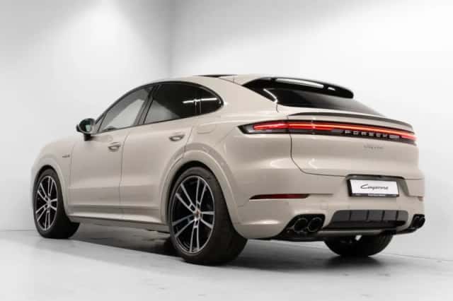 Porsche Cayenne (2026) thumbnail 3