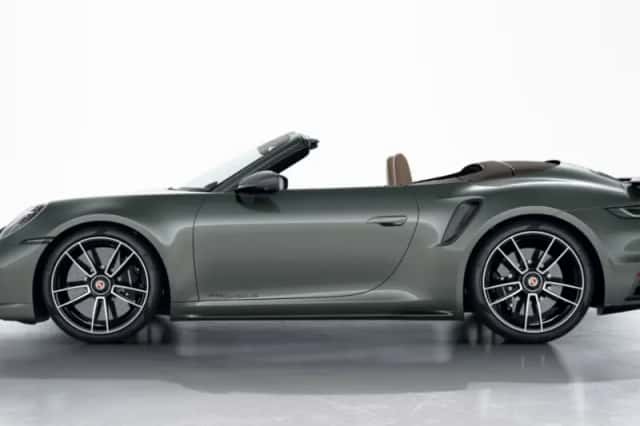 Porsche 911 (2022) thumbnail 2