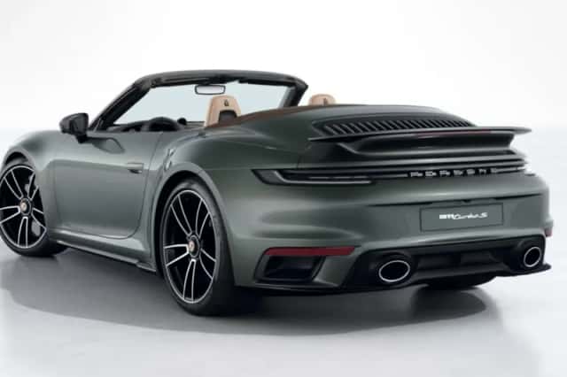 Porsche 911 (2022) thumbnail 3
