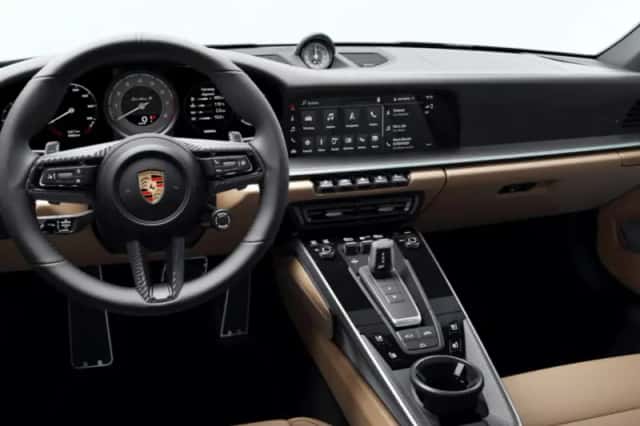 Porsche 911 (2022) thumbnail 4