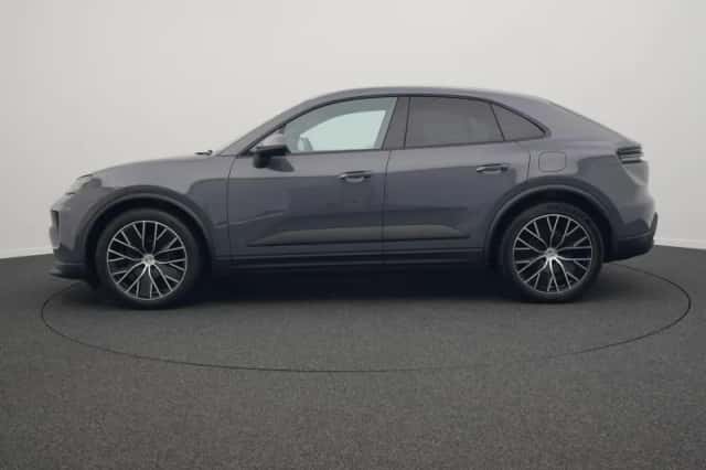 Porsche Macan (2025) thumbnail 2