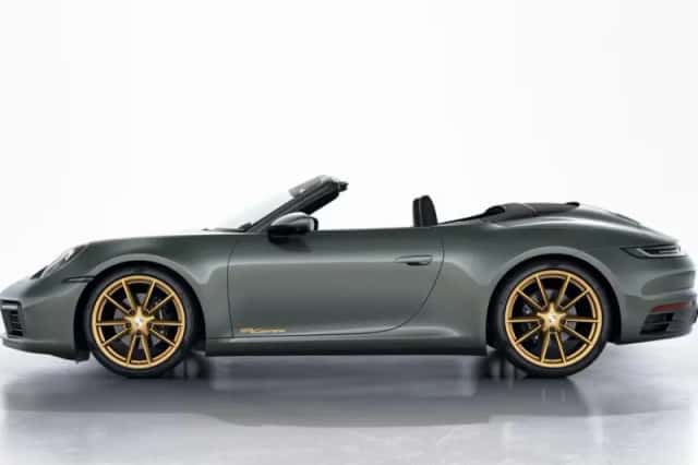 Porsche 911 (2024) thumbnail 2
