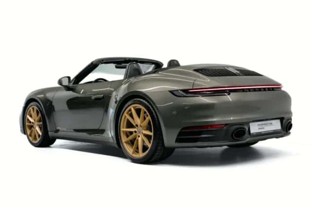 Porsche 911 (2024) thumbnail 3