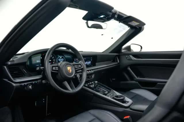 Porsche 911 (2024) thumbnail 4