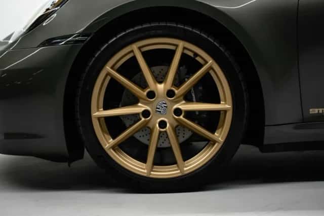 Porsche 911 (2024) thumbnail 5