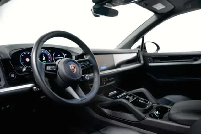 Porsche Cayenne (2024) thumbnail 4