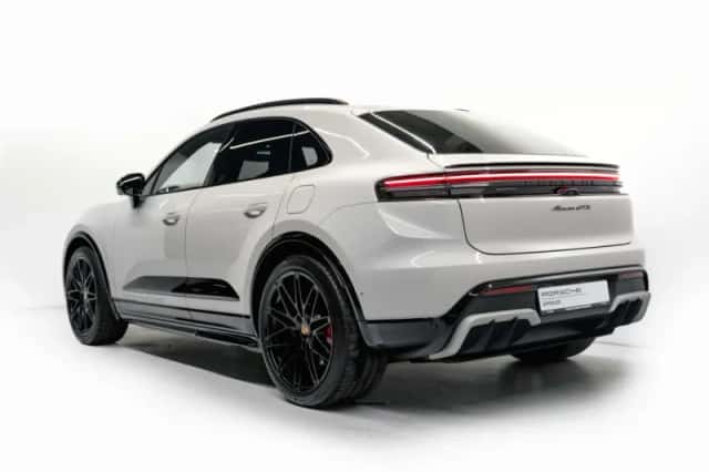 Porsche Macan (2026) thumbnail 3