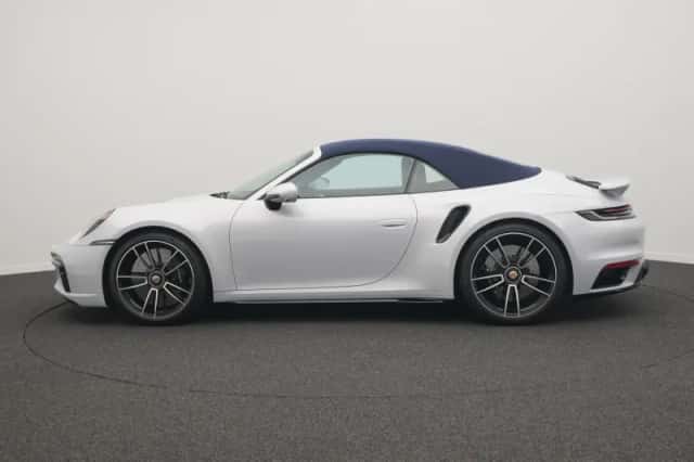 Porsche 911 (2023) thumbnail 2