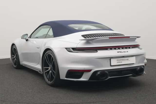 Porsche 911 (2023) thumbnail 3