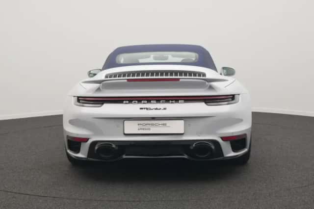Porsche 911 (2023) thumbnail 4