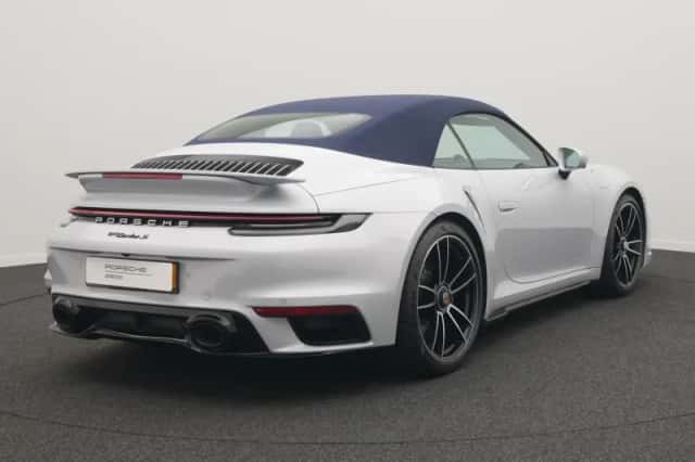 Porsche 911 (2023) thumbnail 5