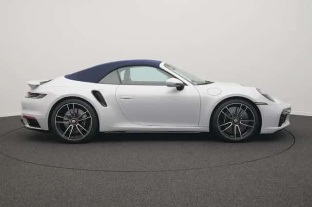 Porsche 911 (2023) thumbnail 6