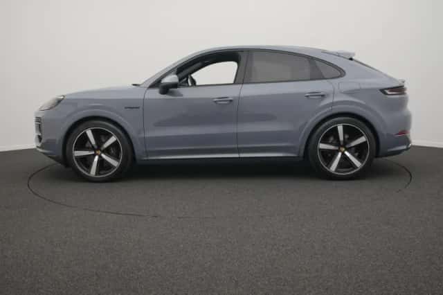 Porsche Cayenne (2024) thumbnail 2