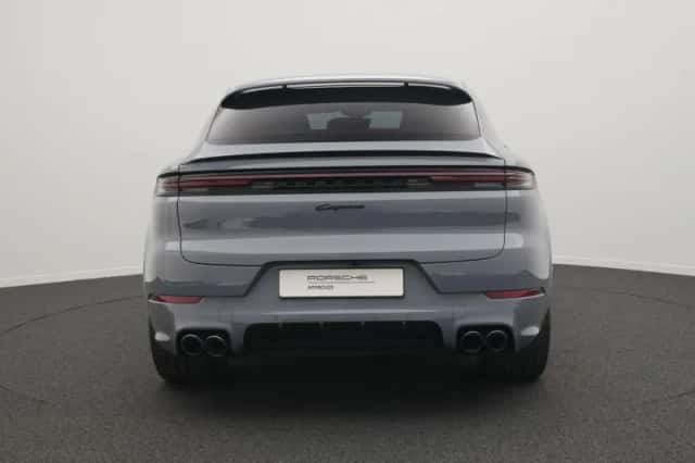 Porsche Cayenne (2024) thumbnail 4