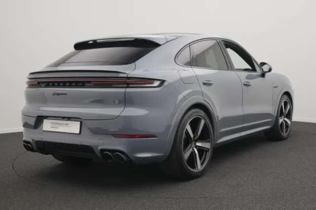 Porsche Cayenne (2024) thumbnail 5