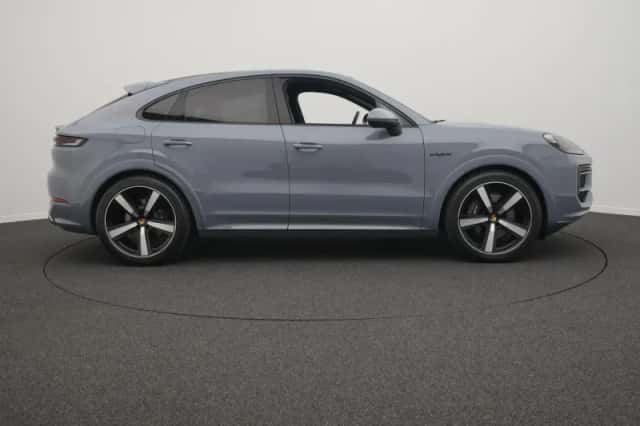 Porsche Cayenne (2024) thumbnail 6