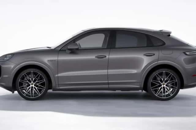 Porsche Cayenne (2024) thumbnail 2