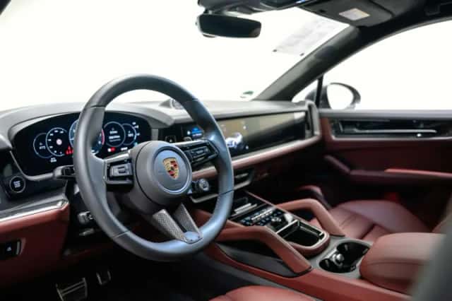 Porsche Cayenne (2024) thumbnail 4