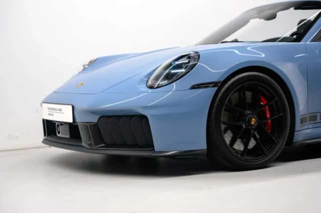Porsche 911 (2025) thumbnail 6