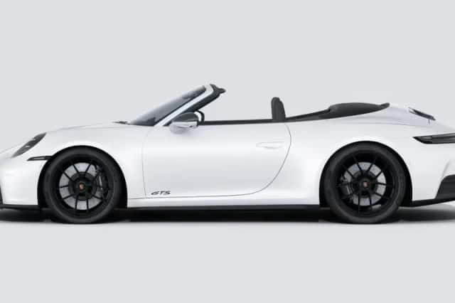Porsche 911 (2025) thumbnail 2