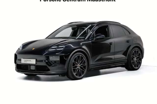 Porsche Macan (2026) thumbnail 1