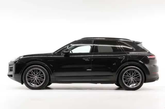 Porsche Cayenne (2023) thumbnail 2