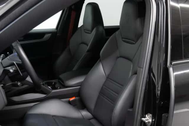 Porsche Cayenne (2023) thumbnail 5