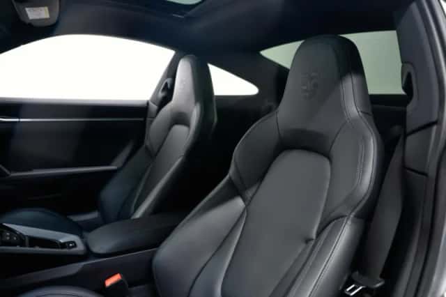 Porsche 911 (2023) thumbnail 5