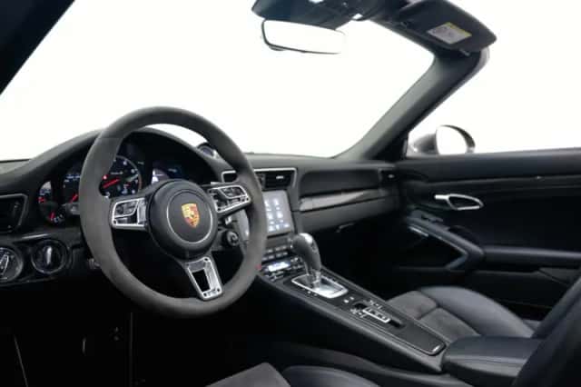 Porsche 911 (2018) thumbnail 4