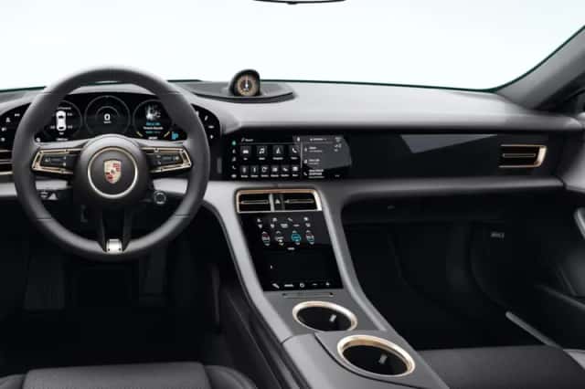 Porsche Taycan (2021) thumbnail 4
