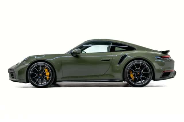 Porsche 911 (2024) thumbnail 2