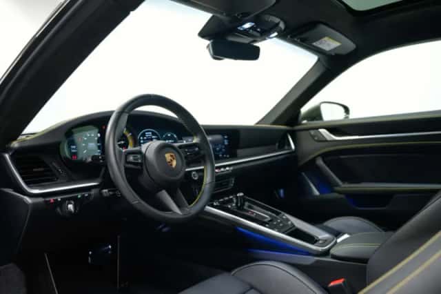 Porsche 911 (2024) thumbnail 4