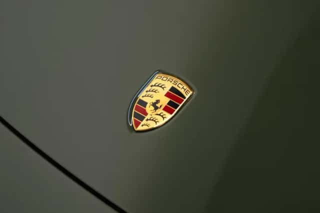 Porsche 911 (2024) thumbnail 6