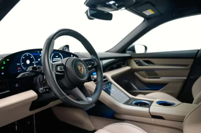 Porsche Taycan (2024) thumbnail 4