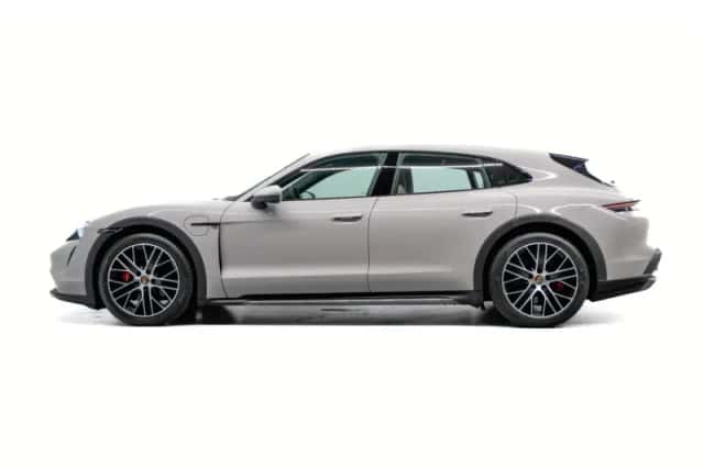 Porsche Taycan (2022) thumbnail 2