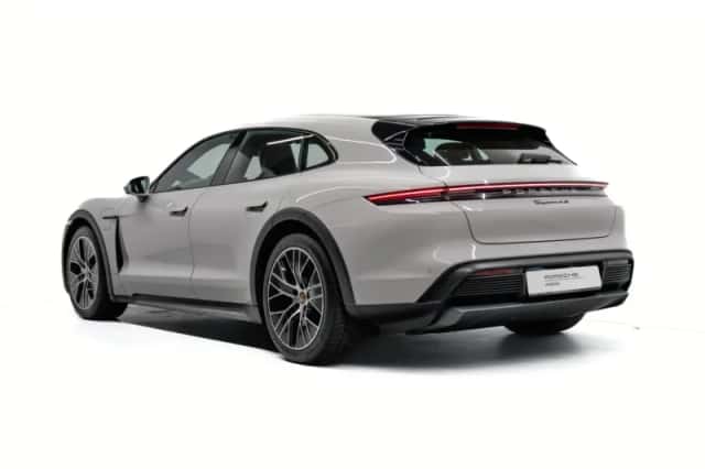 Porsche Taycan (2022) thumbnail 3