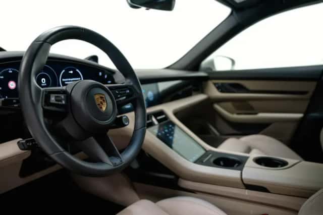 Porsche Taycan (2022) thumbnail 4