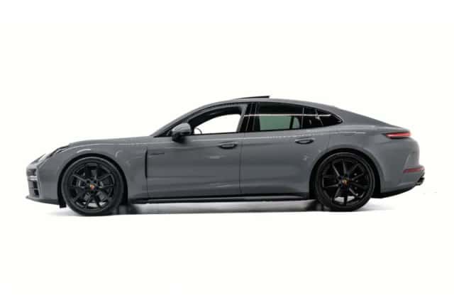 Porsche Panamera (2024) thumbnail 2