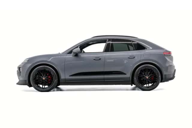 Porsche Macan (2025) thumbnail 2