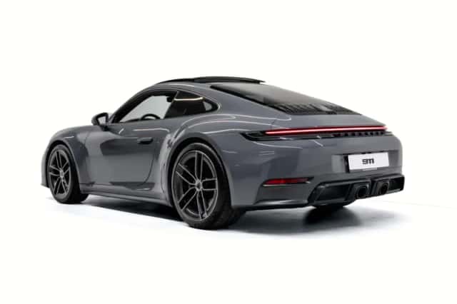 Porsche 911 (2025) thumbnail 3