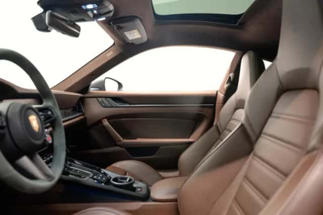 Porsche 911 (2025) thumbnail 4
