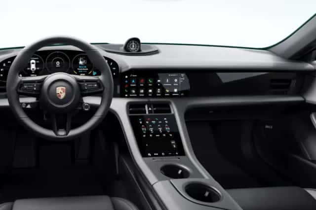 Porsche Taycan (2023) thumbnail 4
