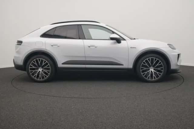 Porsche Macan (2025) thumbnail 6