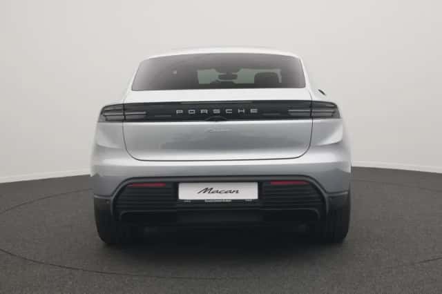 Porsche Macan (2026) thumbnail 4