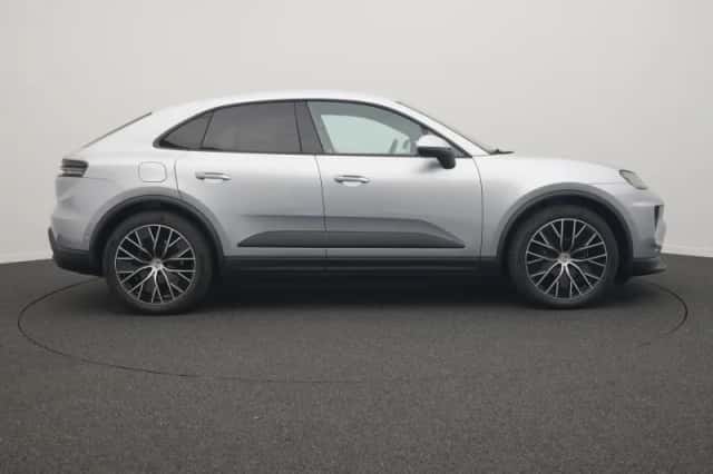 Porsche Macan (2026) thumbnail 6