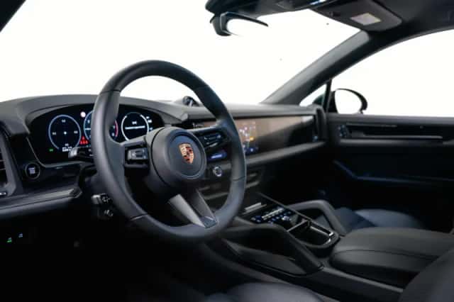 Porsche Cayenne (2026) thumbnail 4